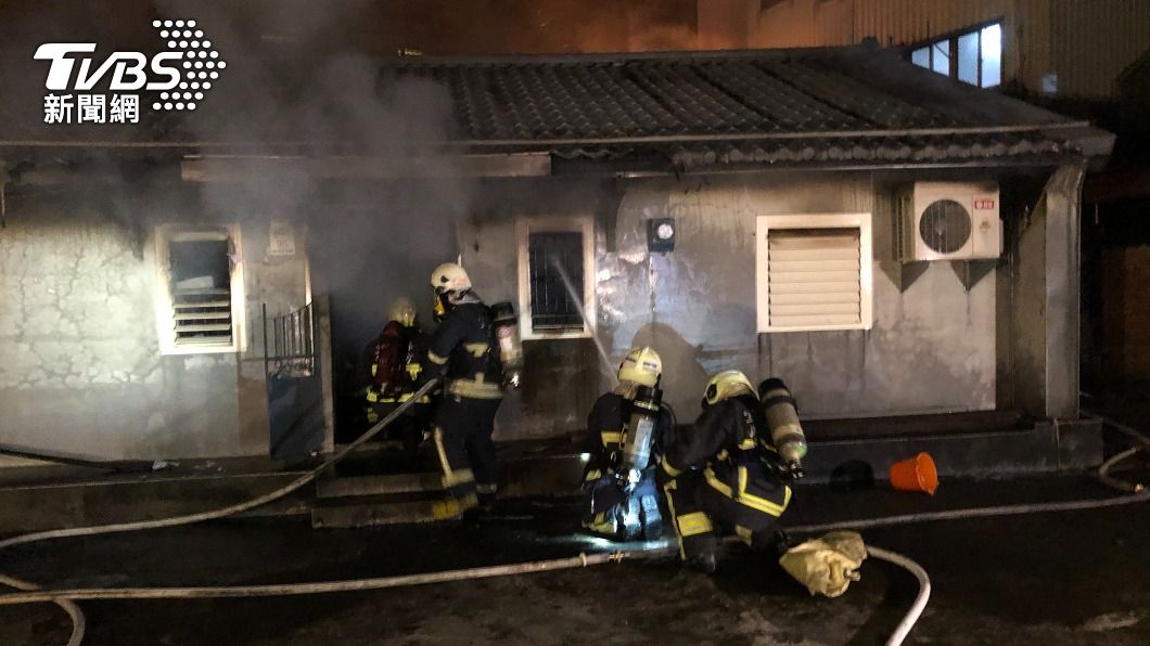 宜蘭三星鄉一民宅發生火警，陳姓老翁救出時已失去生命徵象。（圖／TVBS）