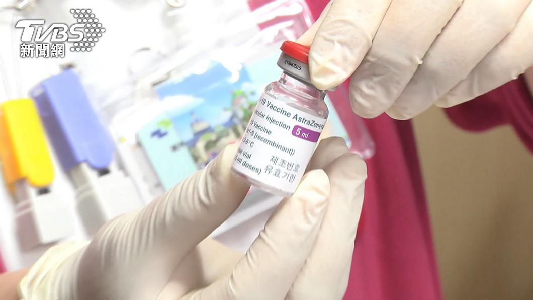 公費AZ疫苗開放65歲以上長者接種。（圖／TVBS）