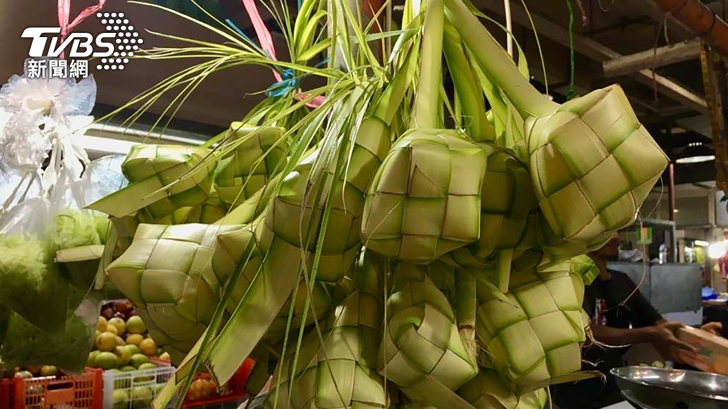 穆斯林慶祝開齋節，印尼粽Ketupat是必吃食物。（圖／中央社）