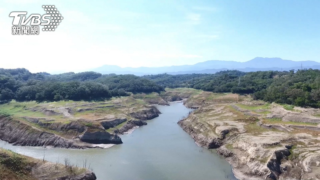 誰來解水庫的渴 永和山水庫 砂石遍野 蓄水量不到5 水庫水情 缺水 抽水 Tvbs新聞網