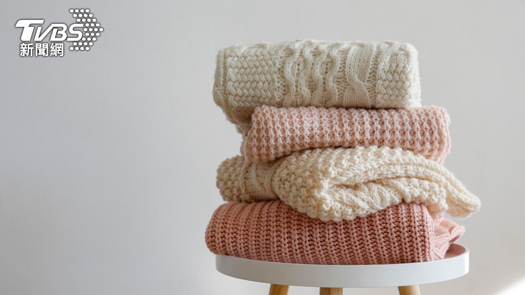 毛衣是許多人冬天必備的服裝單品。（示意圖／Shutterstock達志影像）