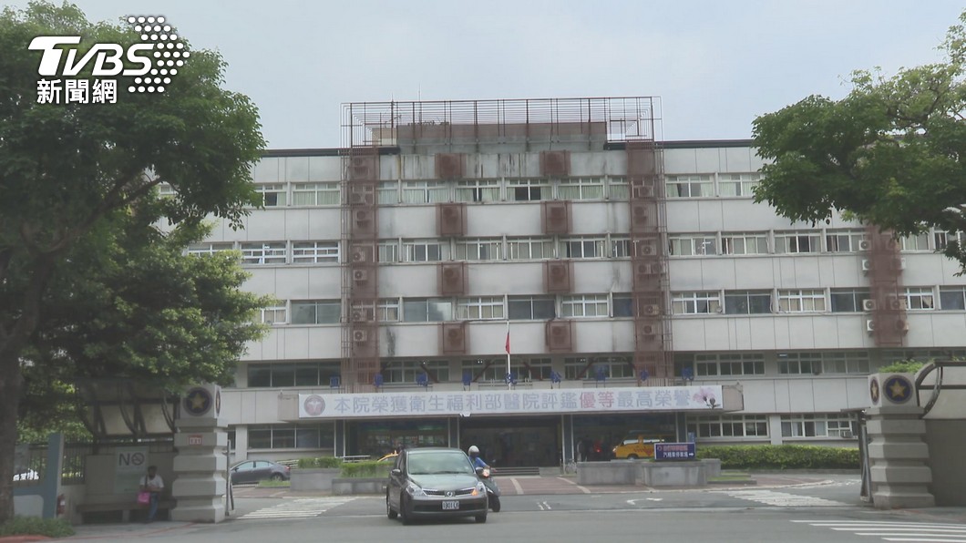 中央流行疫情指揮中心證實三軍總醫院松山分院有醫護確診。（圖／TVBS資料畫面）