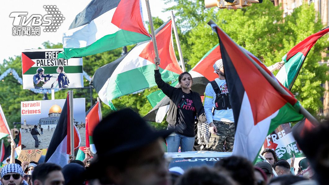 巴勒斯坦支持者展開街頭示威遊行。（圖／達志影像路透社）