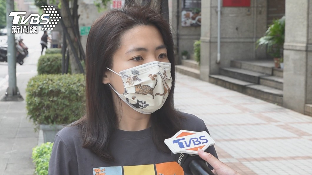 徐巧芯呼籲民進黨停止打壓網路言論自由。（圖／TVBS）