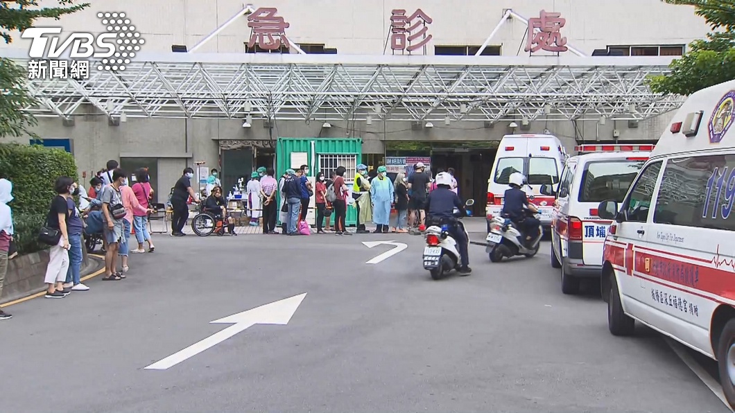 亞東醫院已針對全院5000多人進行普篩。（圖／TVBS資料畫面） 亞東醫院5千人篩檢「感染源找嘸」　院長：病毒恐進社區