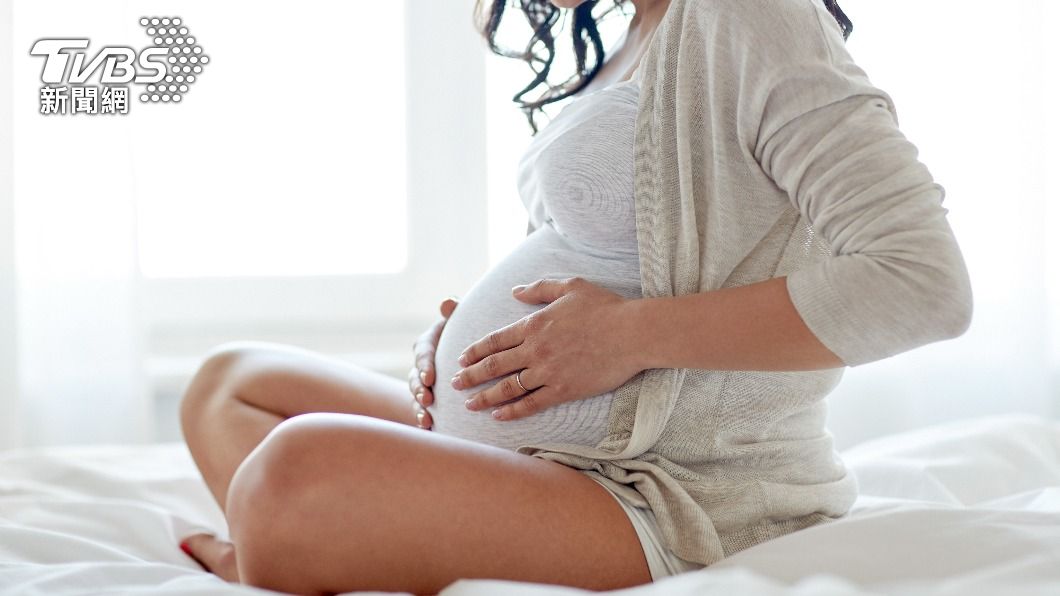 美國一名20歲女子不知自己懷胎9個月，最後在家中自行生產。（示意圖／Shutterstock達志影像）