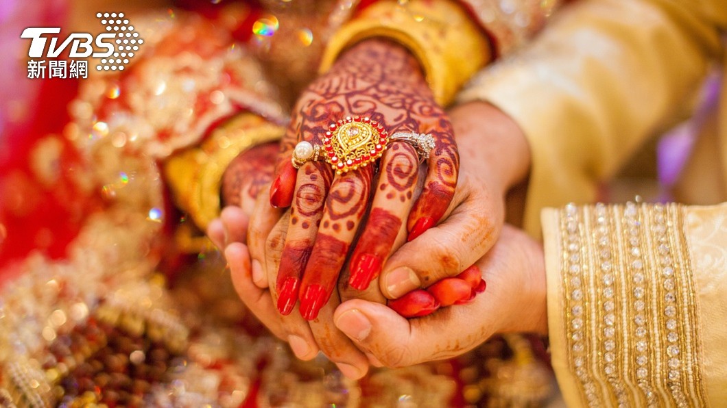 印度一名男子和女友交往，卻遲遲不願娶對方為妻。（示意圖／shutterstock達志影像）