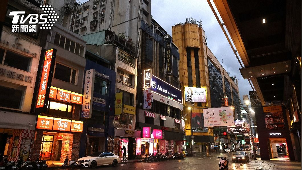 受疫情影響，台北街道明顯人潮減少。（圖／達志影像路透社）