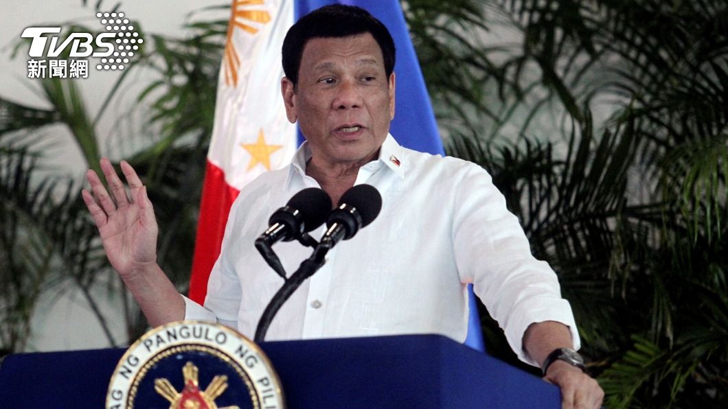 菲律賓總統杜特蒂表示，若有人違規製造麻煩，危及軍方及警方性命，就「把他們給斃了」。（圖／達志影像路透社）