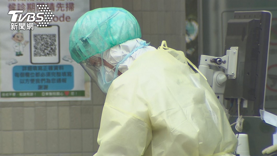 台灣疫情嚴峻，醫護人員站在前線一刻不得閒。（示意圖，非文中當事人／TVBS資料畫面）