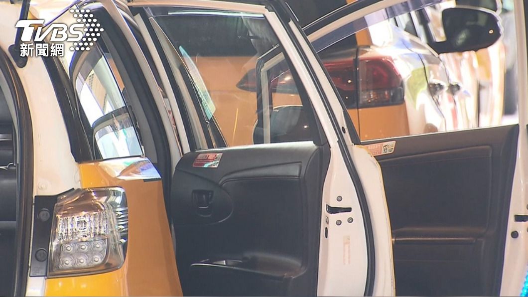 指揮中心宣布，將提供防疫計程車司機隔離衣。（圖／TVBS）