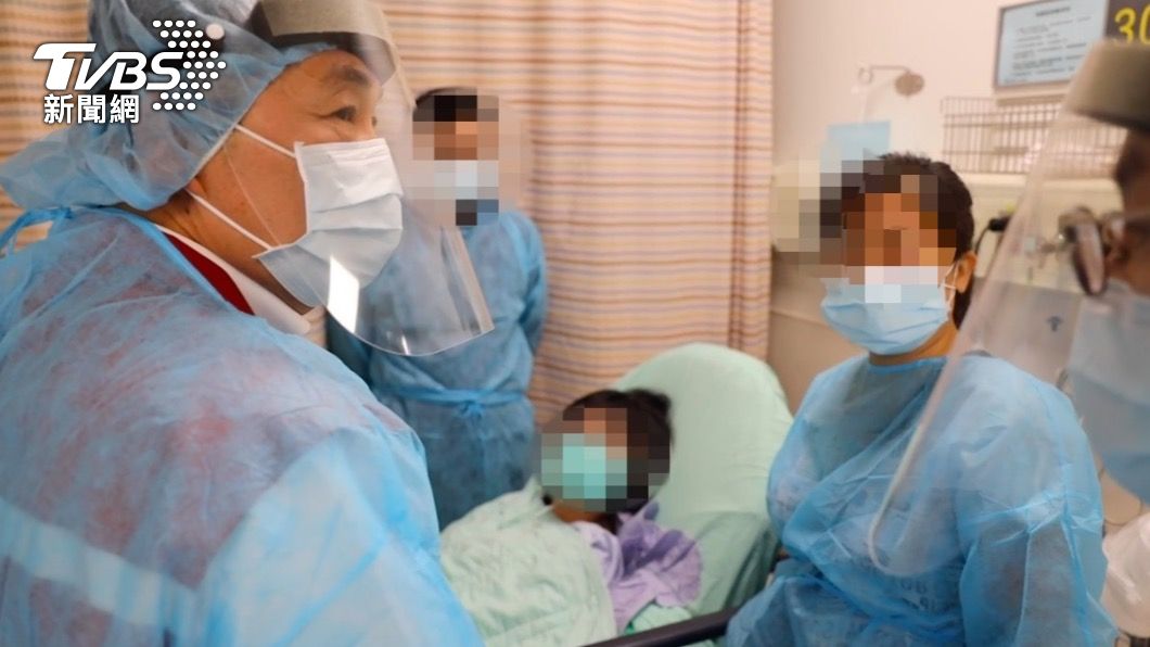 雙和醫院護理師遭確診病患砍傷。（圖／TVBS） 新北雙和醫院確診病患疑不滿隔離　持刀砍傷3護理人員