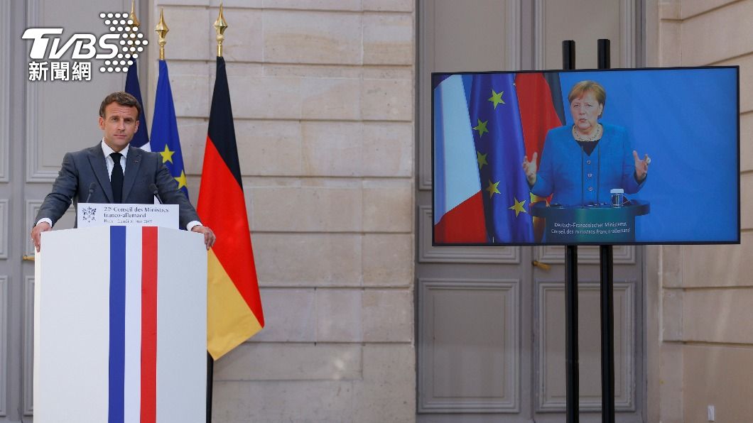 法國總統馬克宏和德國總理梅克爾進行視訊峰會。（圖／達志影像路透社）
