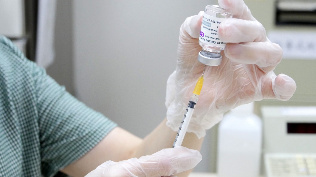 新竹縣竹北市衛生所將179瓶AZ疫苗一共接種1955人。（圖／新竹縣政府提供）