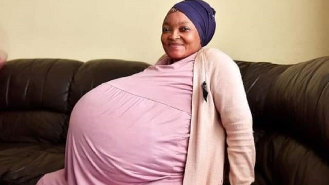 南非一名婦人日前產下10胞胎，7男3女母子均安。（圖／翻攝自推特）