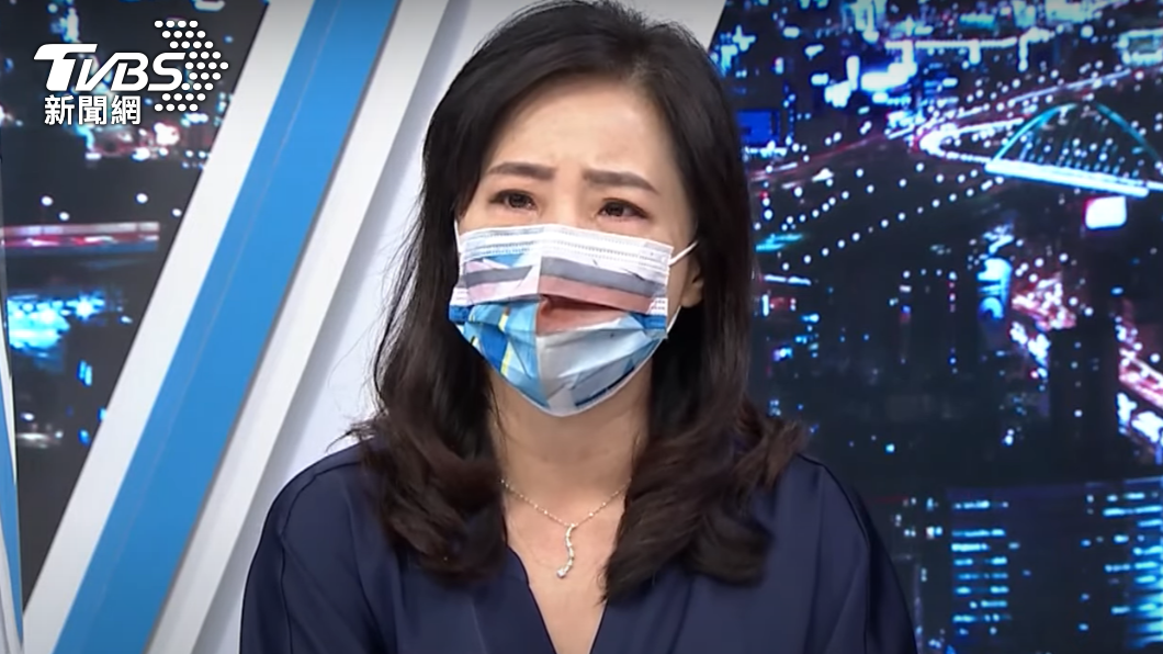 尹乃菁談到媒體同業確診猝逝，哽咽落淚。（圖／取自 TVBS 少康戰情室）