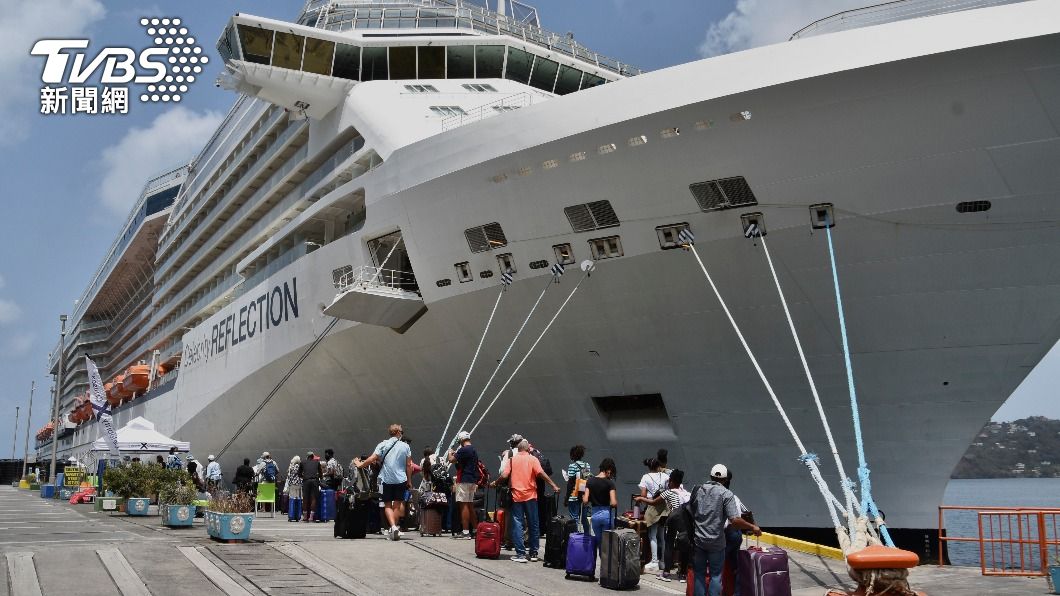 美國皇家加勒比國際遊輪公司疫情後首啟7天航程，結束後卻有2名旅客篩檢呈陽性反應。（示意圖／達志影像美聯社）