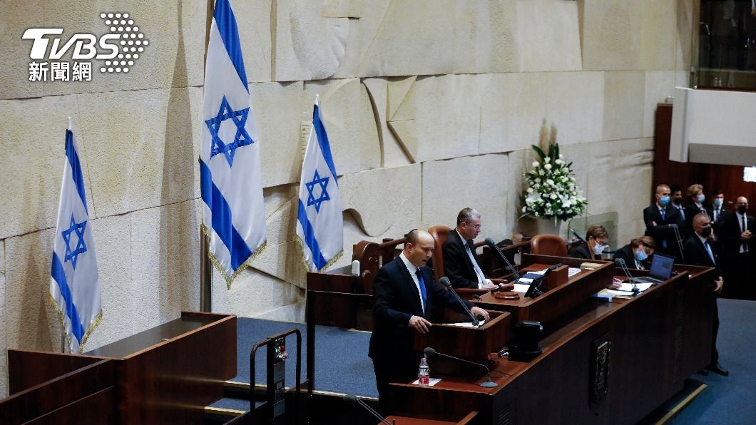 將任以色列總理的班奈特發表演說。（圖／達志影像美聯社）