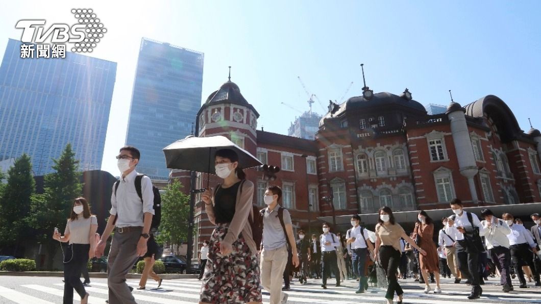 日本高中女學生背包遭不明男子丟檅物。（示意圖／達志影像 美聯社）