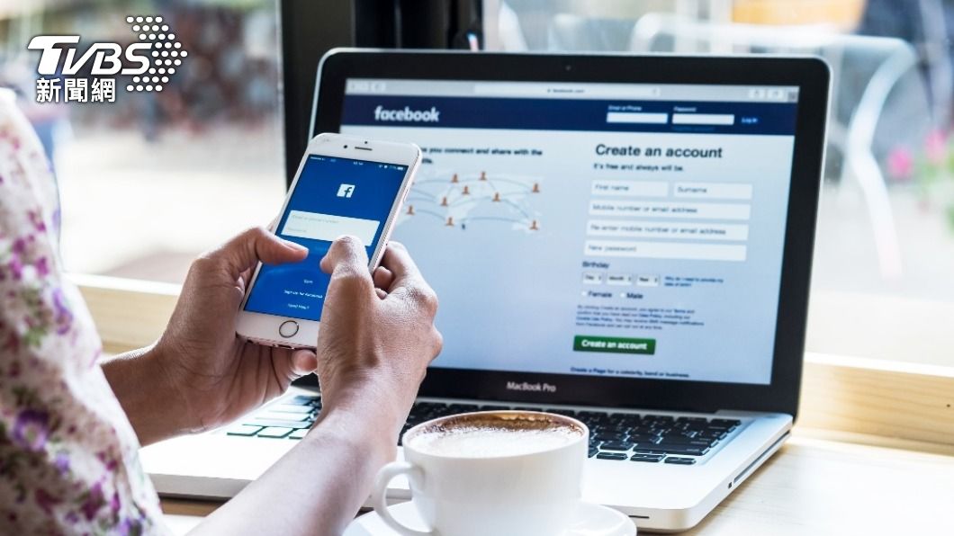 臉書涉嫌偷取廣告客戶搜集到的使用者數據來圖利自家服務。（示意圖／shutterstock 達志影像）