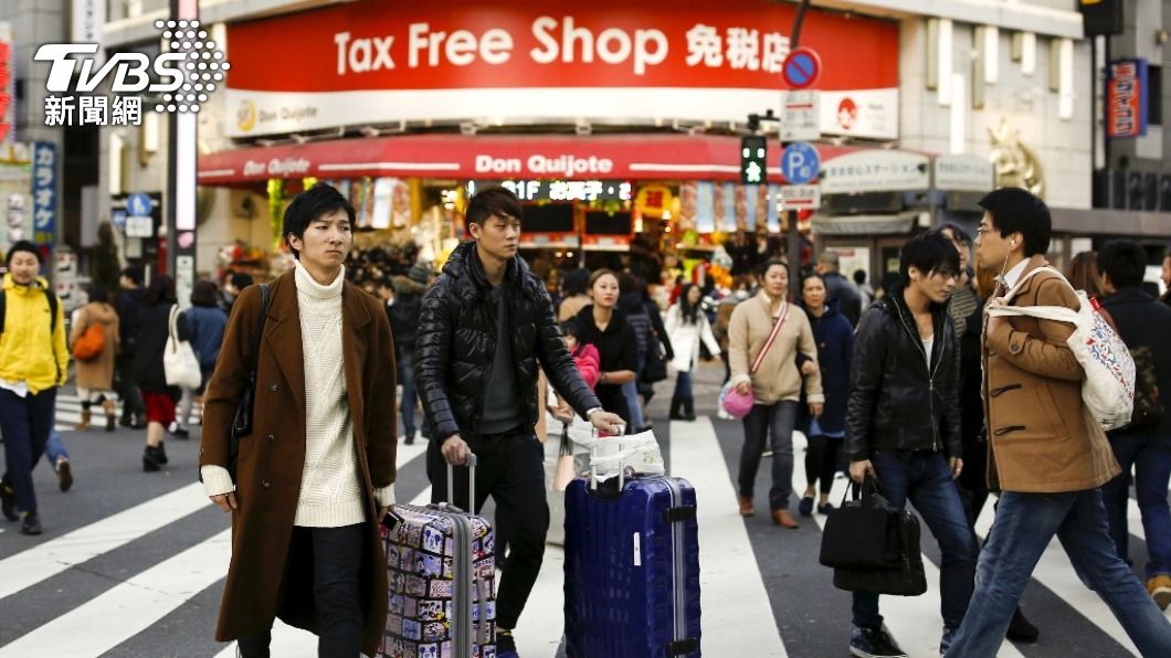 日本有許多店家都有退稅服務，只要出示護照就能享有10％退稅優惠。（圖／達志影像 路透社）