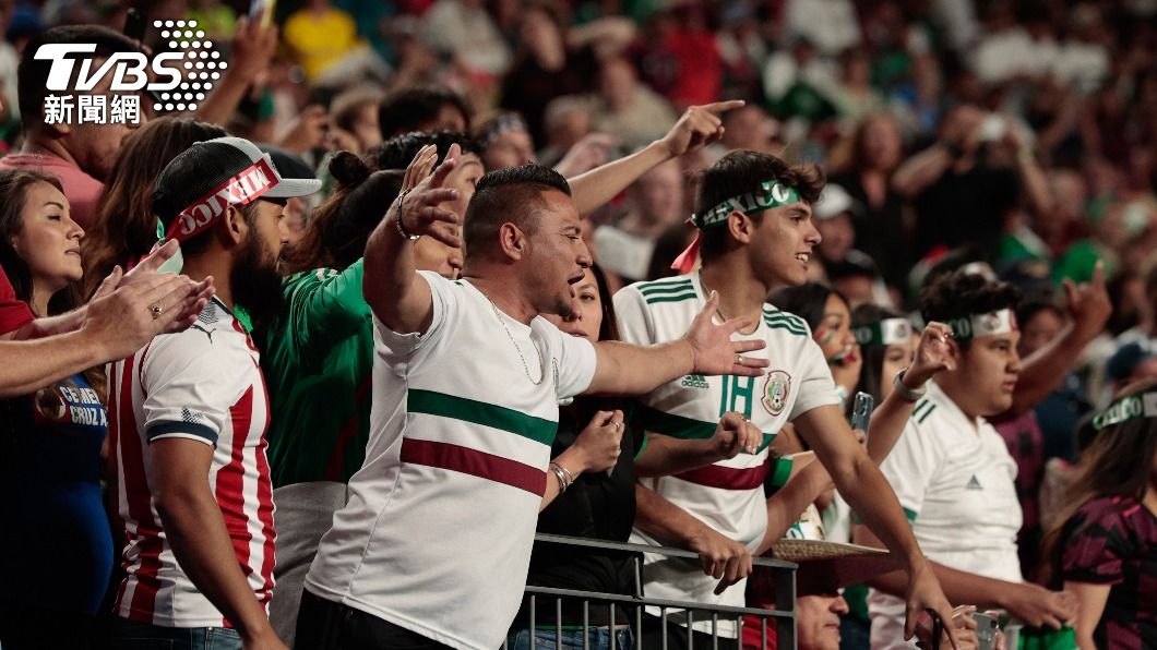 墨西哥球迷賽場喊不雅口號，遭國際足總判罰。（圖／達志影像路透社）