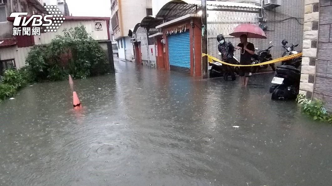 台南永康中華路20日淹水。（圖／中央社）