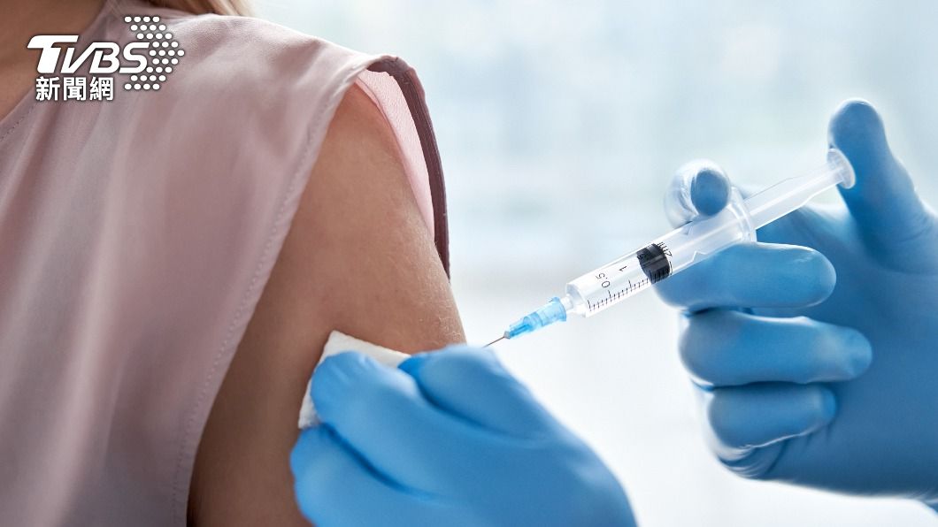 接種莫德納疫苗後的護理師在爆料公社公開版發文描述注射後五日的狀況。（示意圖，非當事人／shutterstock達志影像）