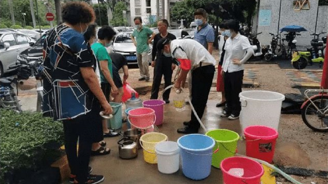 廣東深圳一處高檔社區發生民眾喝到糞水事件。（圖／翻攝自網易新聞）