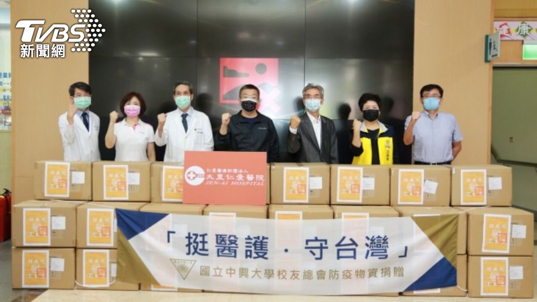 蔡其昌發起「挺醫護、守台灣」活動募集防疫物資。（圖／中央社）