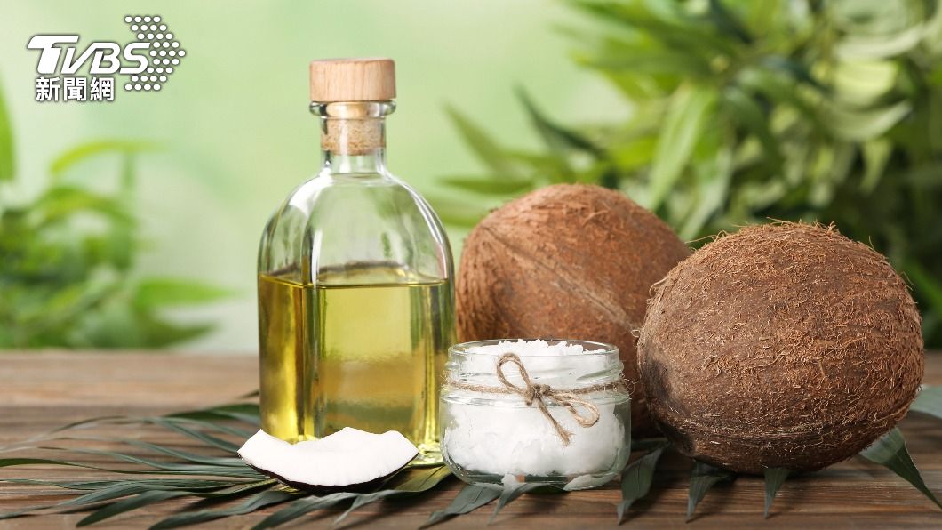 椰子油富含飽和脂肪酸的油脂，最好少吃。（示意圖／shutterstock達志影像）
