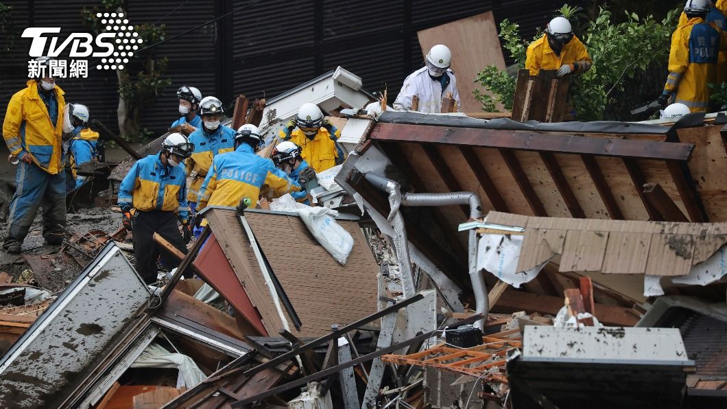 日本靜岡土石流失蹤人數破百，救難人員擴大搜索。（圖／達志影像美聯社）