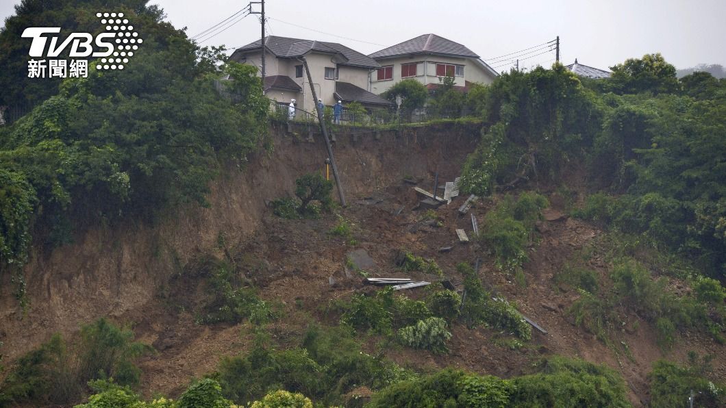 日本靜岡發生土石流。（圖／達志影像路透社）