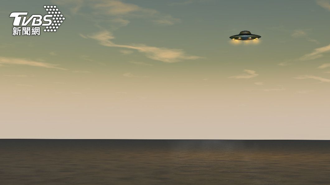 英國一名男子驚見海上漂浮一架似UFO的不明物體。（示意圖／shutterstock達志影像）