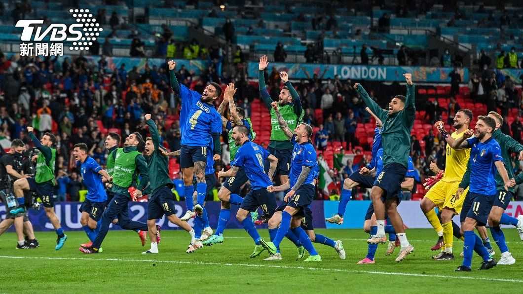 義大利隊球員慶祝勝利。（圖／達志影像美聯社）
