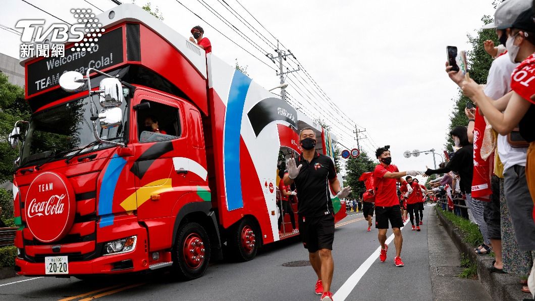 奧運全球合作夥伴可口可樂參與聖火傳遞。（圖／達志影像路透社）