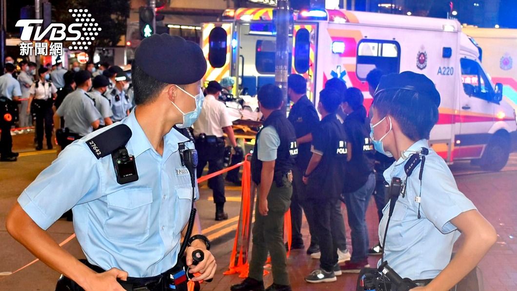 香港一名警員遭刺傷。（圖／達志影像美聯社）