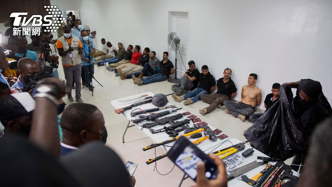 海地警方逮捕涉及暗殺總統摩依士的嫌犯。（圖／達志影像美聯社）