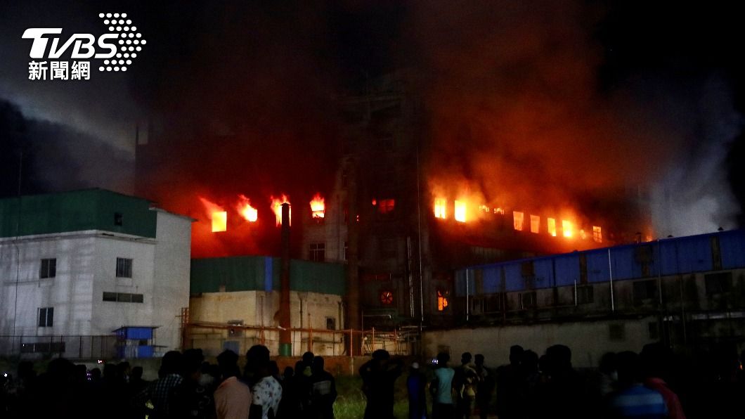 （圖／達志影像路透社） 孟加拉食品廠大火延燒數小時　至少3死30傷