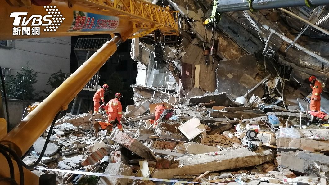大陸蘇州一酒店坍塌釀死傷。（圖／達志影像路透社）