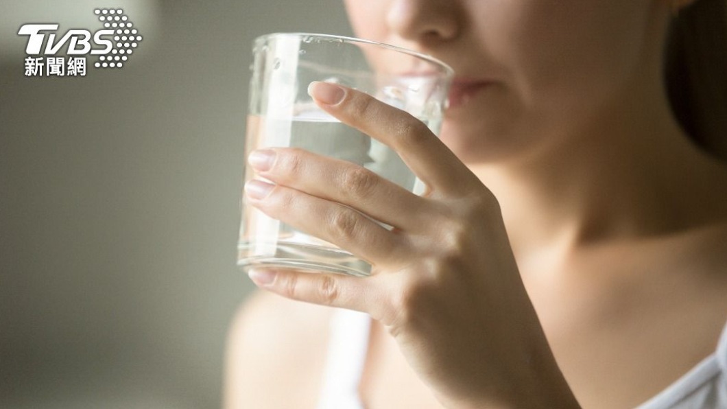 營養師高敏敏提醒別等口渴才喝水。（示意圖／shutterstock 達志影像）