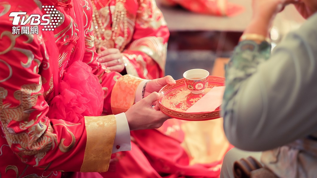 大陸不少地區在新人結婚時有婚鬧的習俗。（示意圖／shutterstock達志影像）