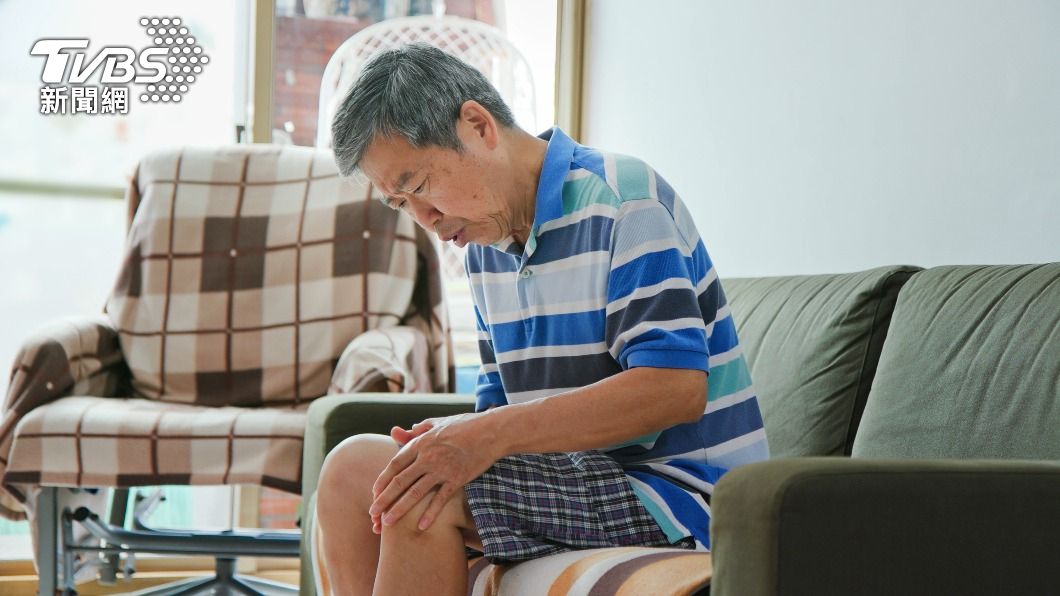 許多老人家都有骨質疏鬆症的問題。（示意圖／shutterstock達志影像）