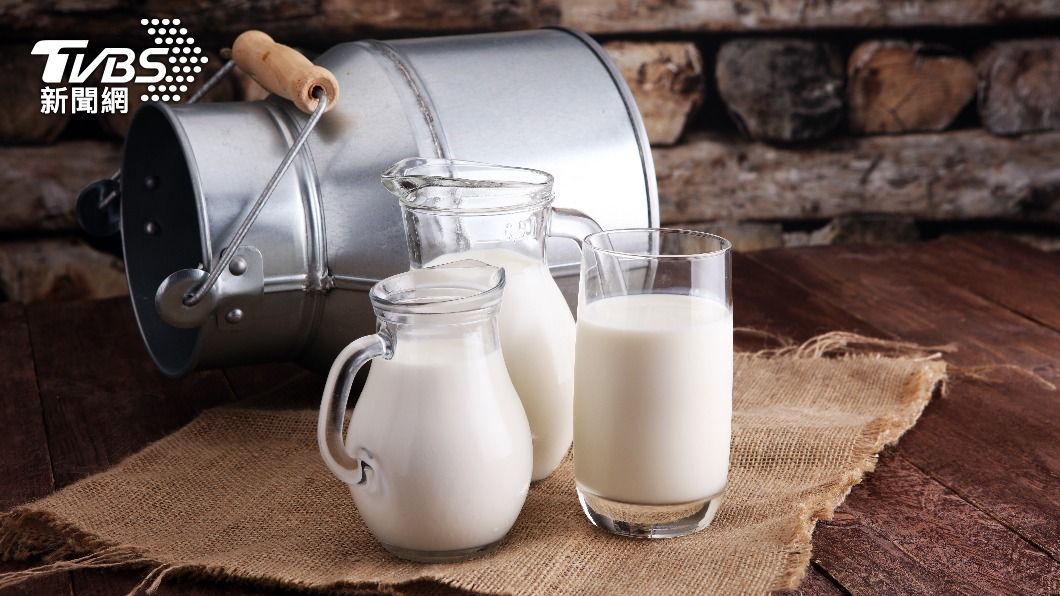牛奶、豆奶、燕麥奶營養價值大不同。（示意圖／shutterstock達志影像）