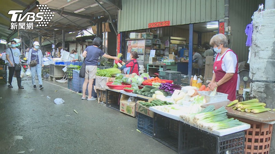 許多民眾會到菜市場採買食材回家烹煮。（圖／TVBS資料畫面）