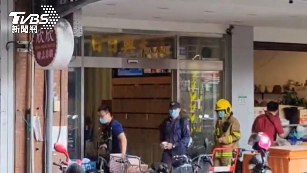 台北市松山區八德路商務旅館九樓起火。（圖／TVBS）