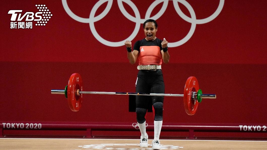 巴布亞紐幾內亞掌旗的圖阿，為首位5度參加奧運舉重的女選手。（圖／達志影像美聯社）