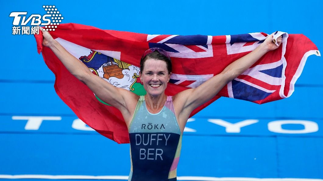 杜菲為百慕達拿下首面奧運金牌。（圖／達志影像美聯社） 奧運史奪金最少人口國家！百慕達女鐵人成「民族英雄」