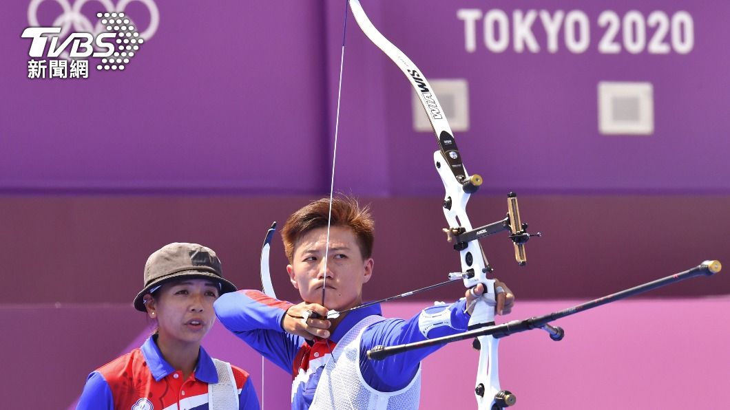 東奧女子個人射箭淘汰賽，中華隊雷千瑩對上烏克蘭隊瑪欽科。（圖／達志影像路透社）