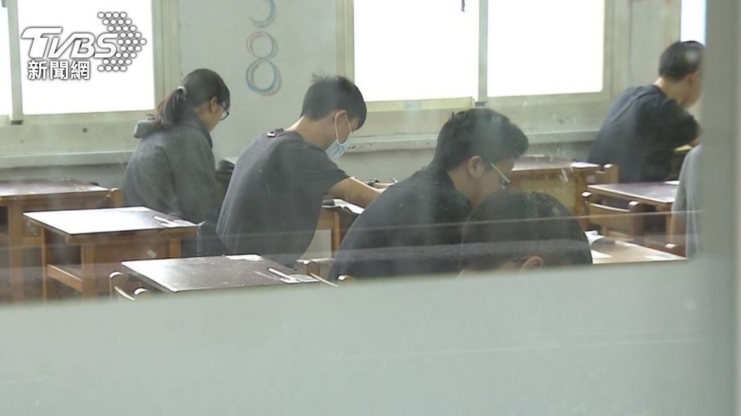 教師蔡淇華感嘆，台灣學生的寫作能力不斷崩壞。（示意圖，與當事人無關／TVBS資料畫面）